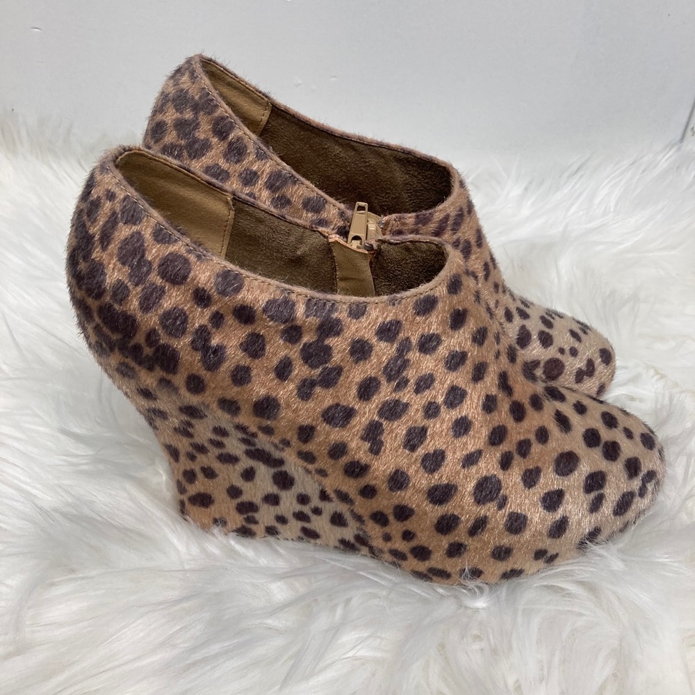 Conuts Ankle Boots For Women’s Size 7.5. - Picture 3 of 8